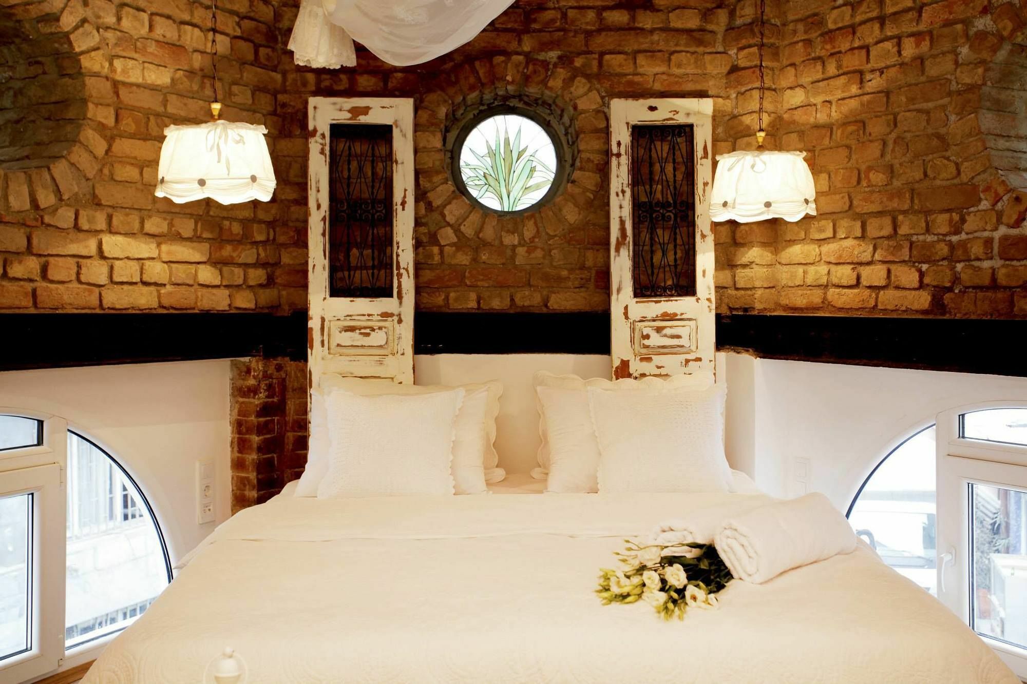 The White Swan Suites Beyoglu Стамбул Экстерьер фото